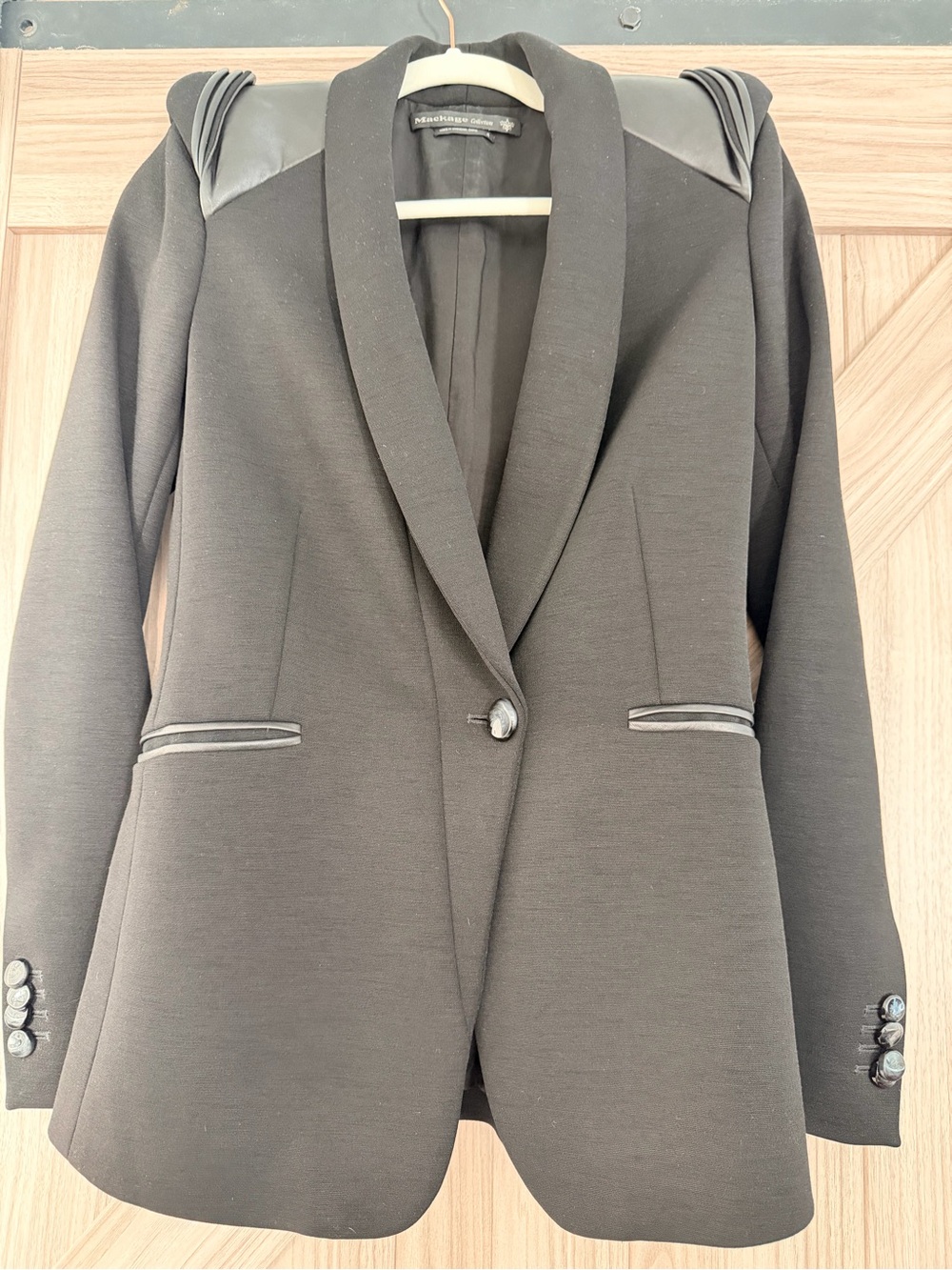 Mackage blazer in a size 4